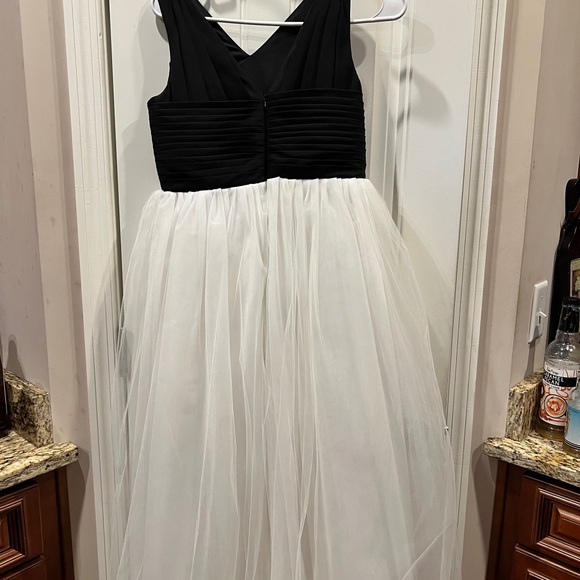 Girls Treasure Black Bodice and White Tulle Formal Dress Sz 12 - Picture 4 of 6